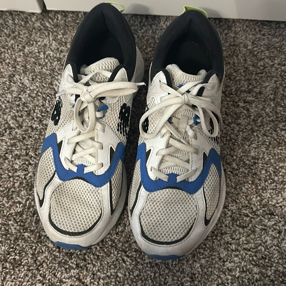 New Balance women’s tennis shoes - size 10